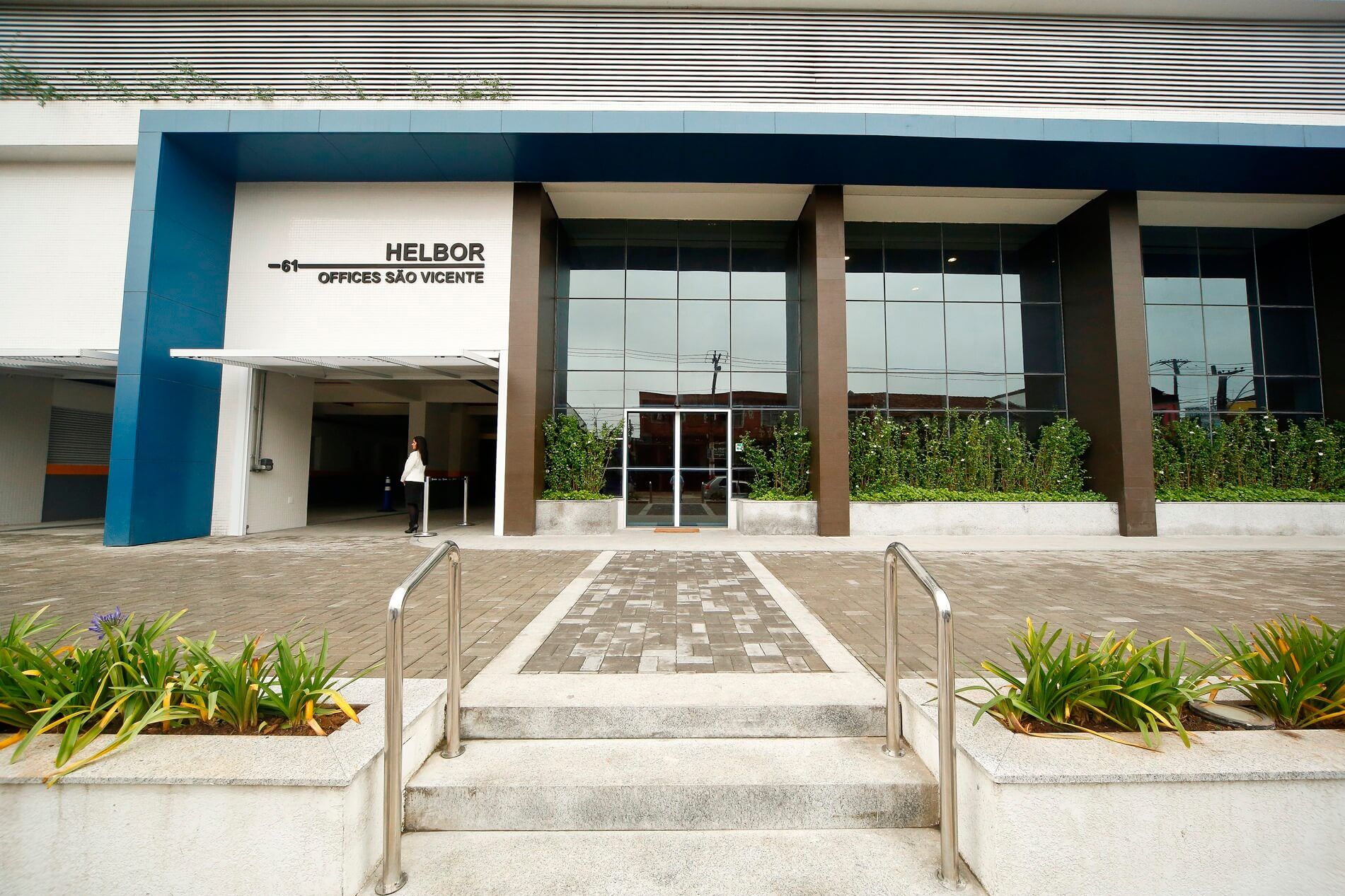 Offices_Sao_Vicente_Entrada_Principal_4d650e120d
